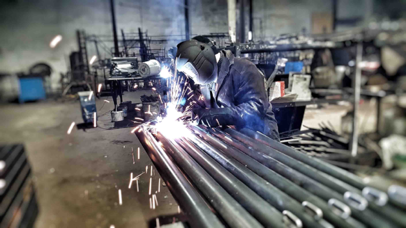 Какие материалы используют при изготовлении уличного спортивного оборудования в Санкт-Петербурге?